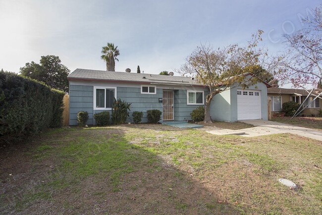Building Photo - 1 MONTH FREE! 3 Br House with Garage, W/D ...