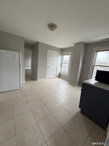 Building Photo - 168 Lloyd St