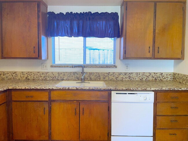 Building Photo - 302 Lovell Way