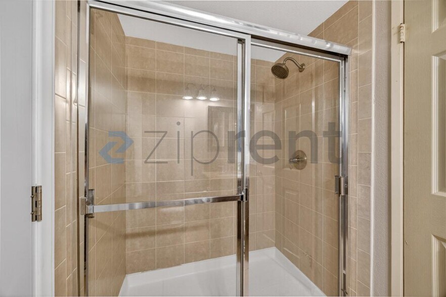 Building Photo - 608 Shenandoah Ave