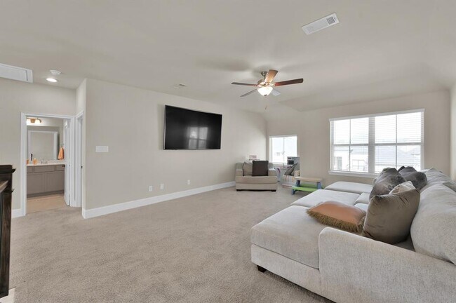 Building Photo - 10640 Red Tail Pl