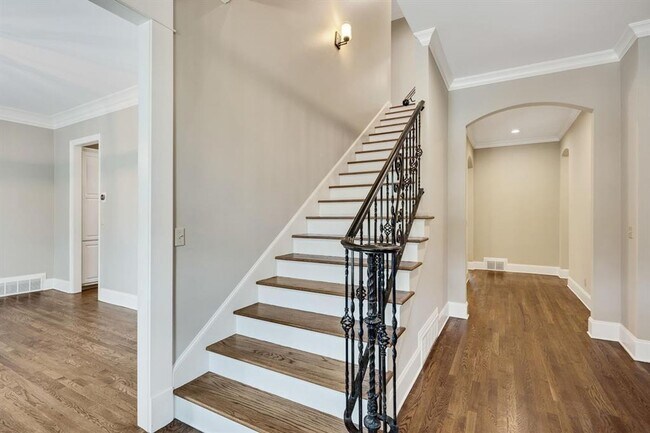 Building Photo - 6597 Heronswood Cove