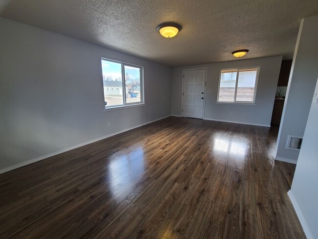 Building Photo - Charming 2 BD 1 Bath Home!