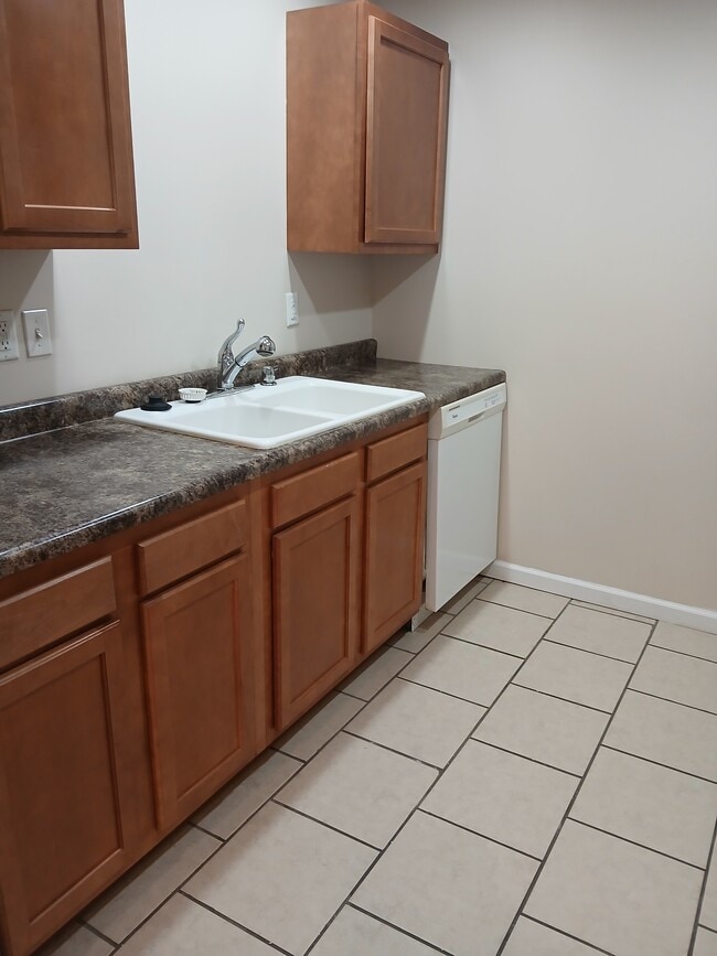 Building Photo - 1009 Briarwood Rd