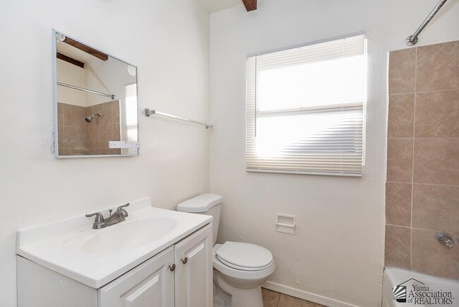 Building Photo - 678 S Orange Ave