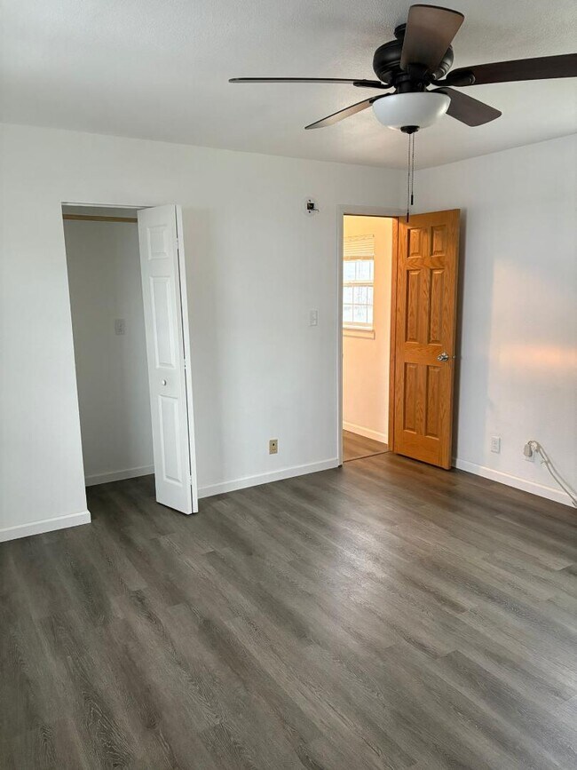 Building Photo - 206 Weaver Rd