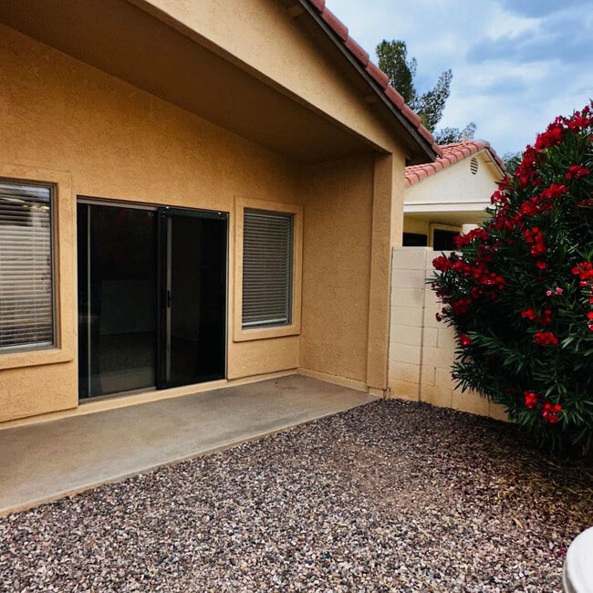 Building Photo - 949 S Racine Ln