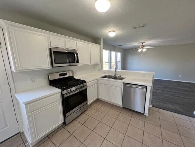 Building Photo - 19451 Nasworthy Dr