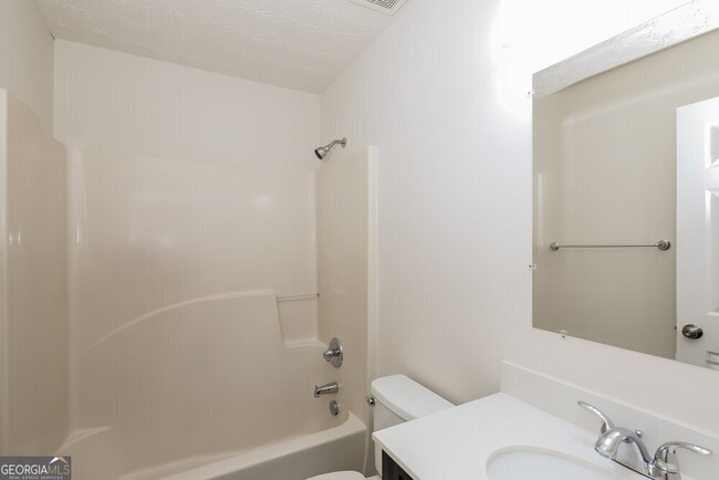 Building Photo - 617 Armitage Way
