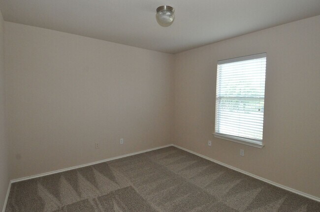 Building Photo - Great Neighborhood! Minutes to Cedar Park Shopping Areas