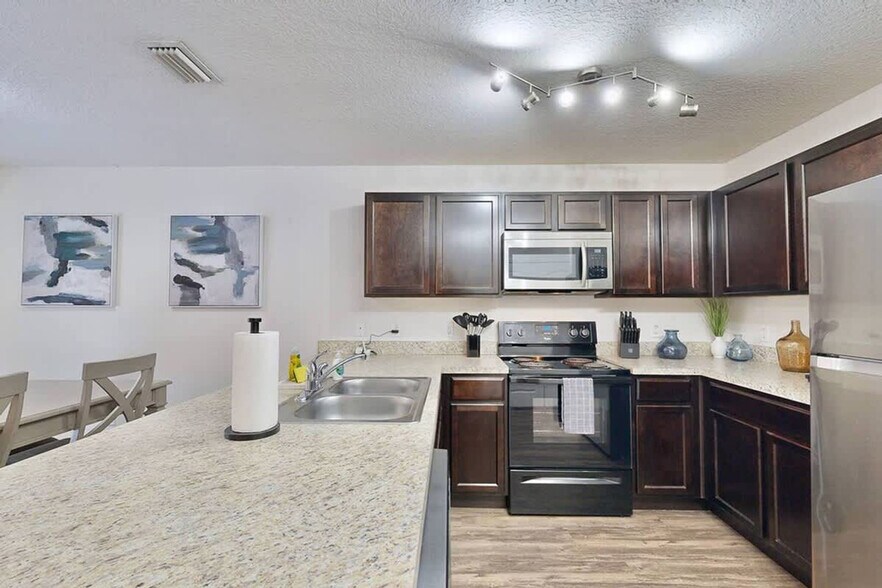 Building Photo - 6367 Enterprise Dr