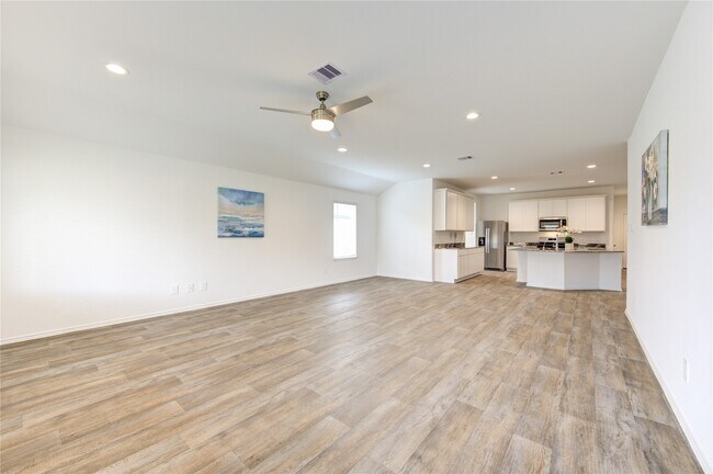 Building Photo - 2913 Misty Elm Ln