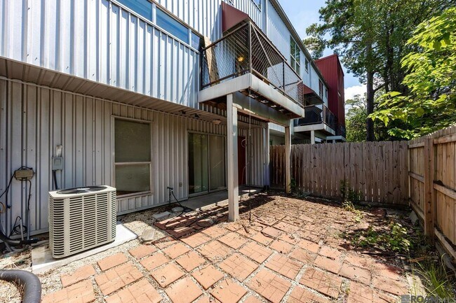 Building Photo - 1720 Nicholson Dr