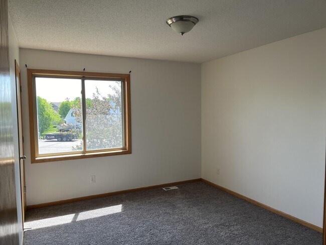 Building Photo - 9141 Leaf Cir