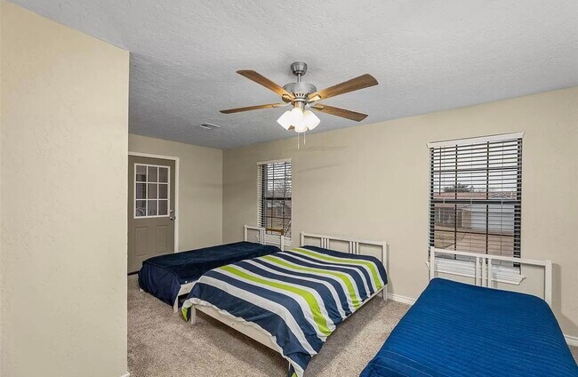 Building Photo - 6913 SW Beta Ave