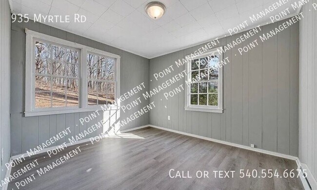 Building Photo - 935 Myrtle Rd