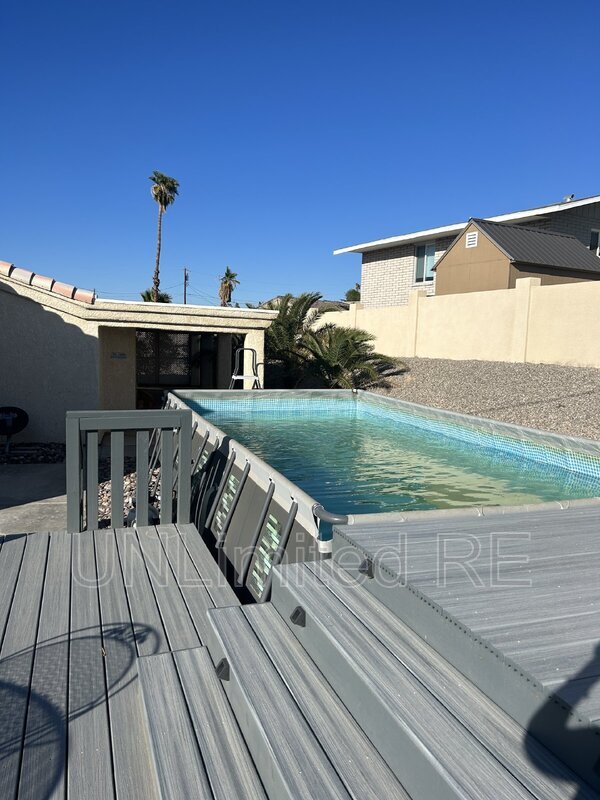 Building Photo - 2290 Interlake Dr