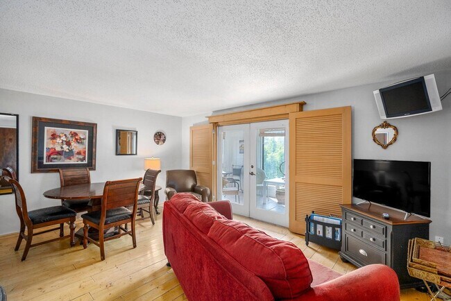 Building Photo - 323-3C7 Laurens St SW