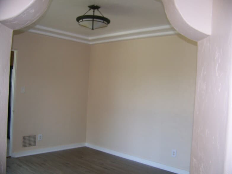 Building Photo - 2500 S Bronson Ave