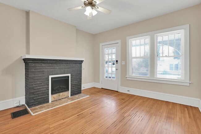 Building Photo - 461-463 Reinhard Ave