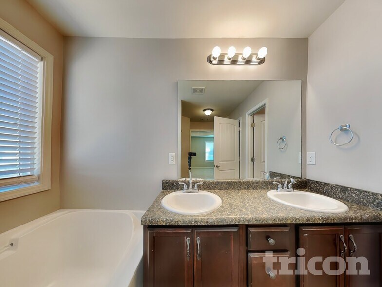 Building Photo - 106 Flagler Way