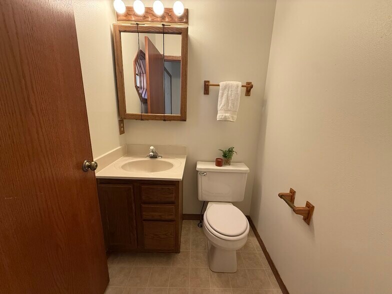 Building Photo - 903 Clarmar Dr