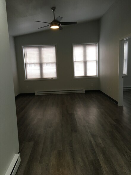 Building Photo - 410 E Mill St