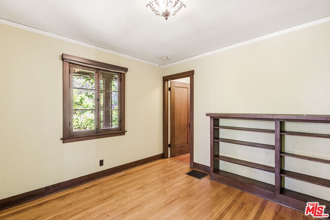 Building Photo - 484 Prospect Terrace