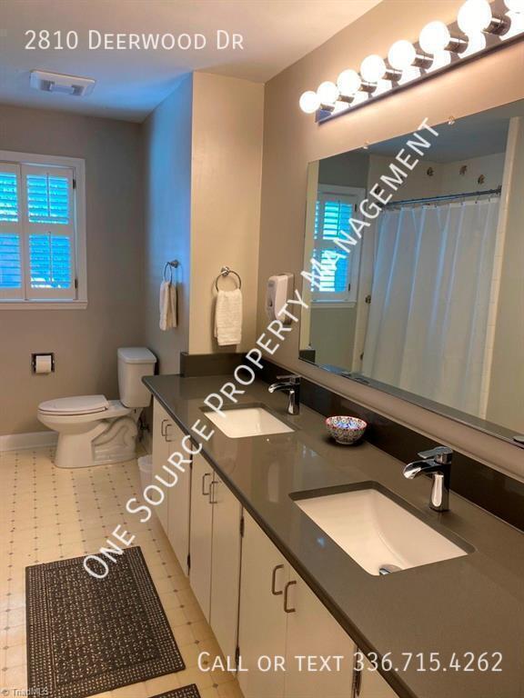 Building Photo - 2810 Deerwood Dr