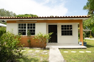 Building Photo - 833 NW 106th St