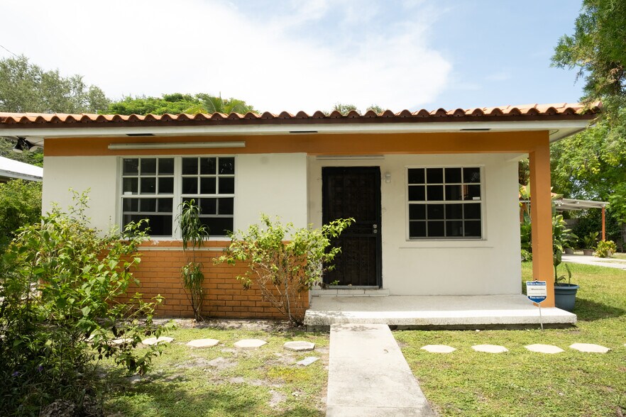 Primary Photo - 833 NW 106th St