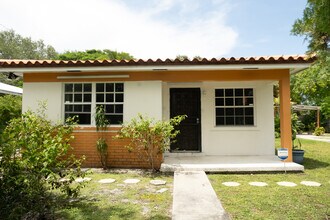 Building Photo - 833 NW 106th St