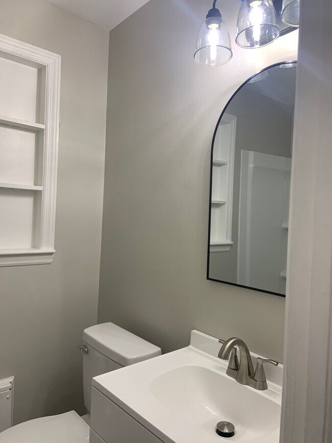 Building Photo - Kirkwood 2 BR convenient to shopping