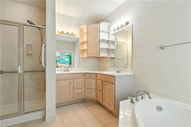 Building Photo - Earn Wealth While Leasing - Like a Homeown...