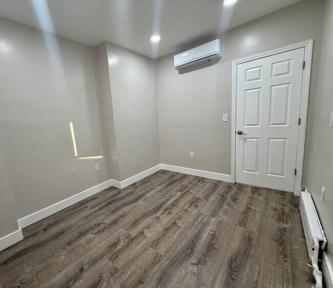 Building Photo - 330 Jackson St