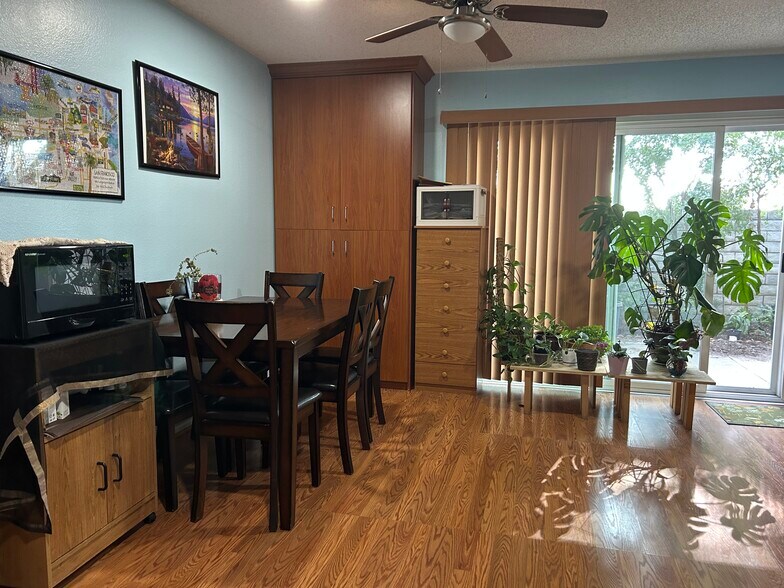 Building Photo - 5249 Village Circle Dr