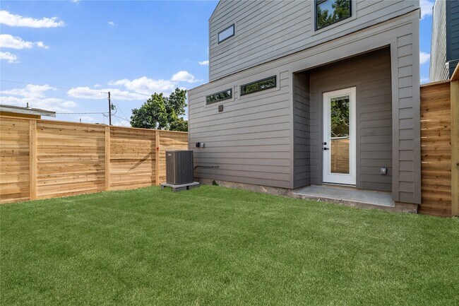 Building Photo - 4108 Cortlandt St