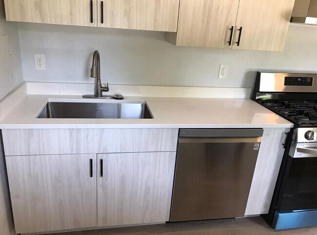 Building Photo - Updated 3 bedroom in 80010 - Move in Ready!