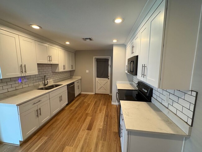 Building Photo - 1040 S Grand