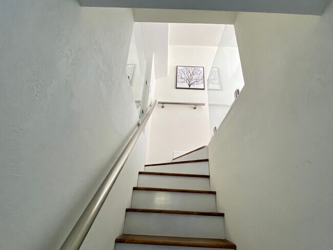 Building Photo - 266 Humboldt Rd