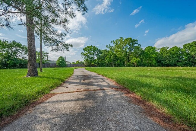 Building Photo - 11618 Boudreaux Rd
