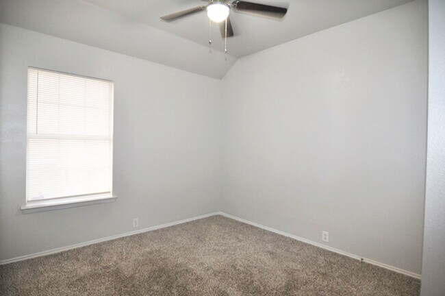 Building Photo - Lovely 3-bed, 2-bath home in North Fort Wo...