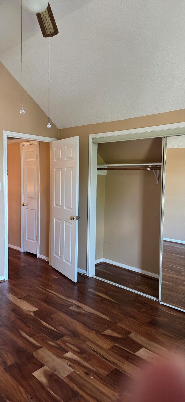 Building Photo - 14810 Charlmont Dr