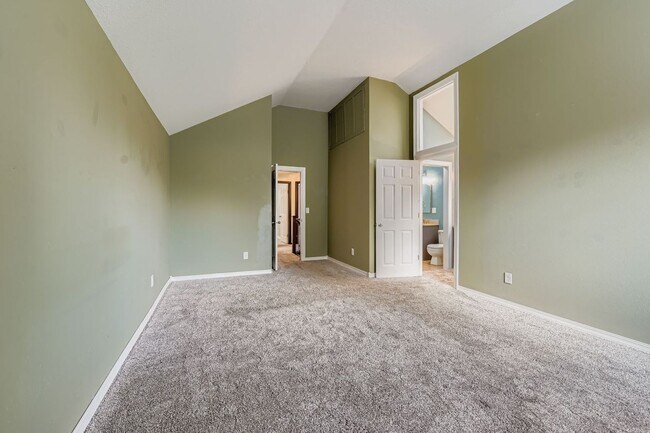Building Photo - 3BR/3BA Beaverton Home — Central A/C, Vaulted Ceilings, Fenced Yard & 2-Car Garage | No HOA
