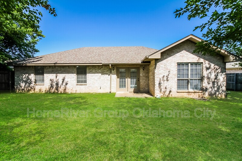 Building Photo - 2521 Ridgewood Dr