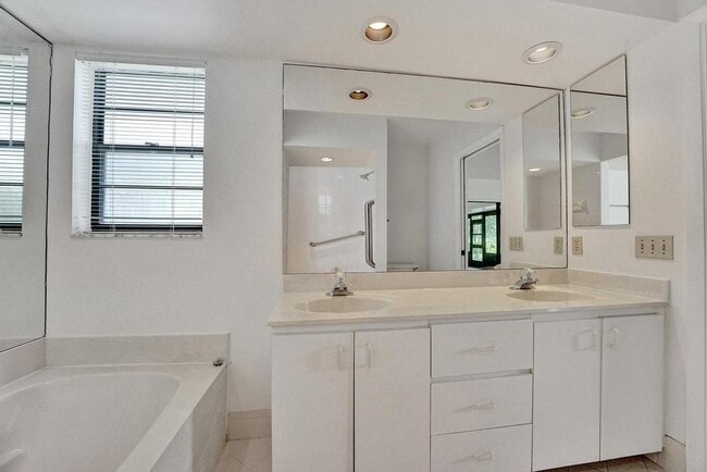 Building Photo - 8578 Eagle Run Dr