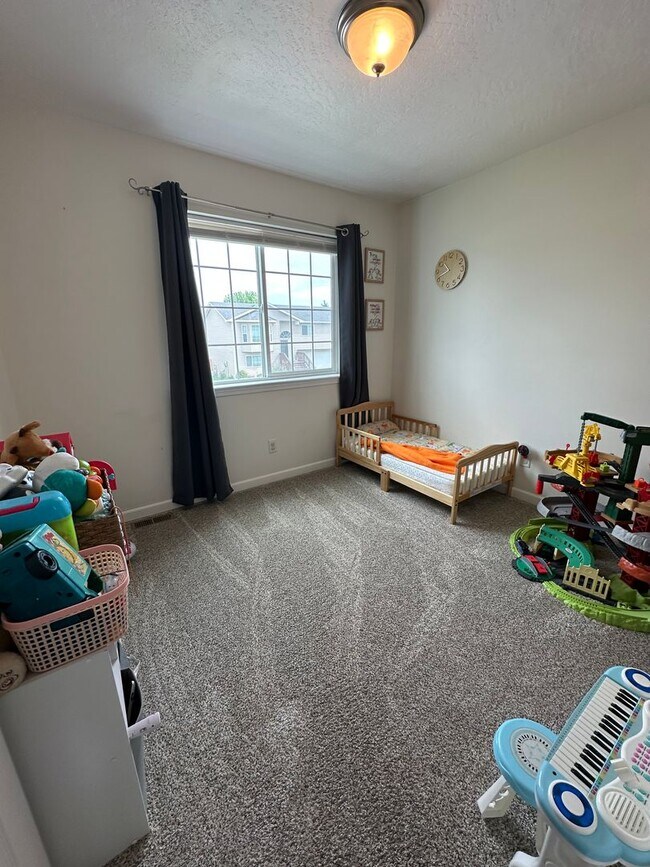 Building Photo - 4BR/3BA Medical Lake House!