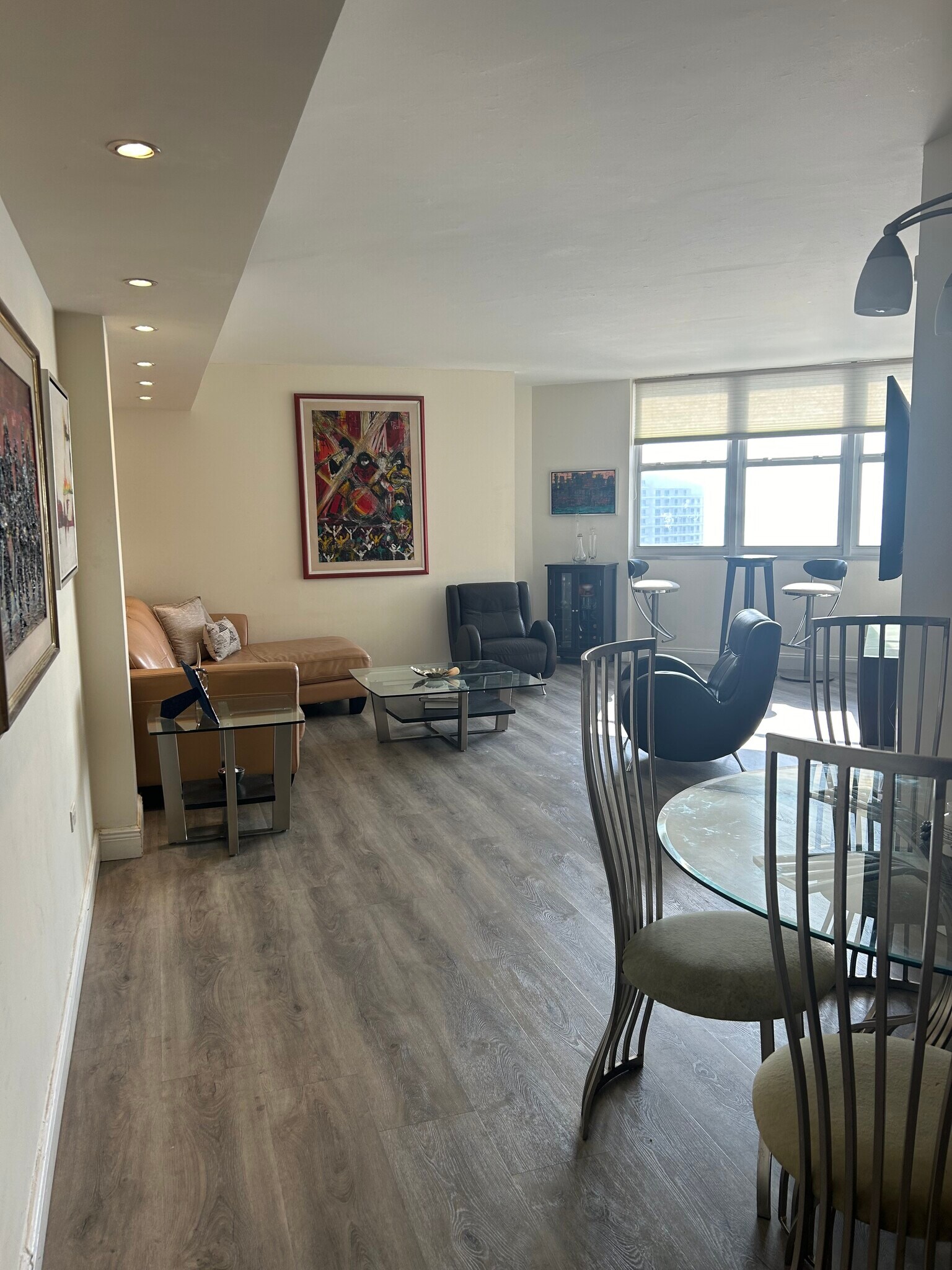 Building Photo - 905 Brickell Bay Dr