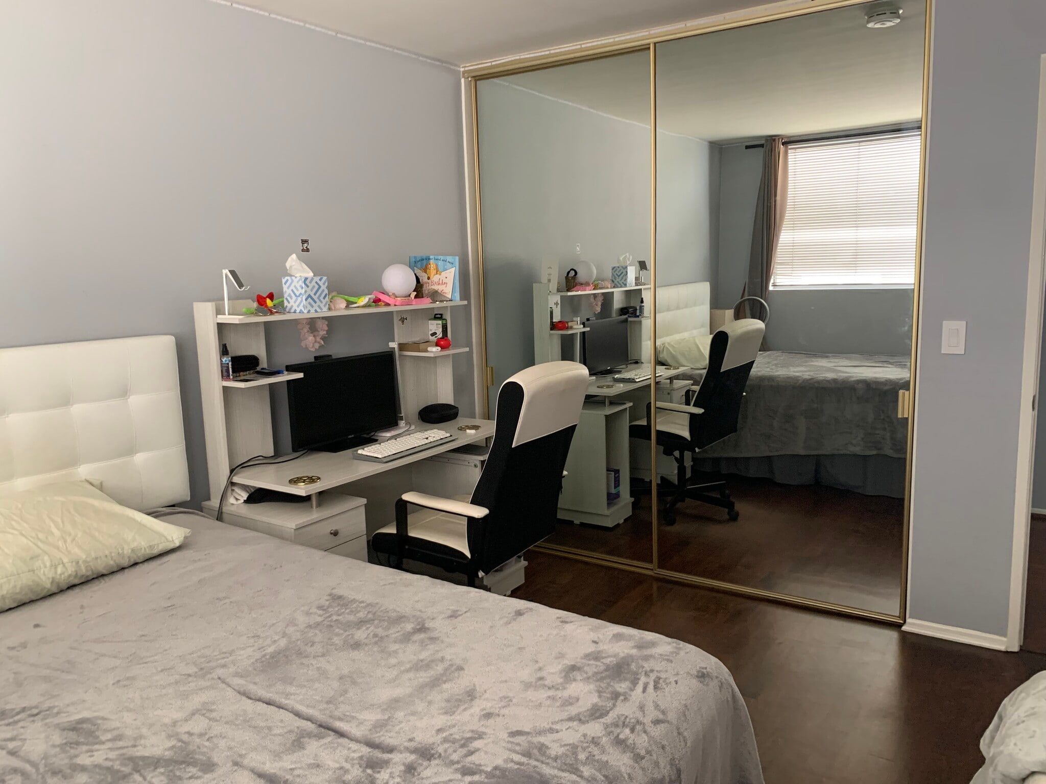 Second bedroom with desk and large closet - 8530 Holloway Dr