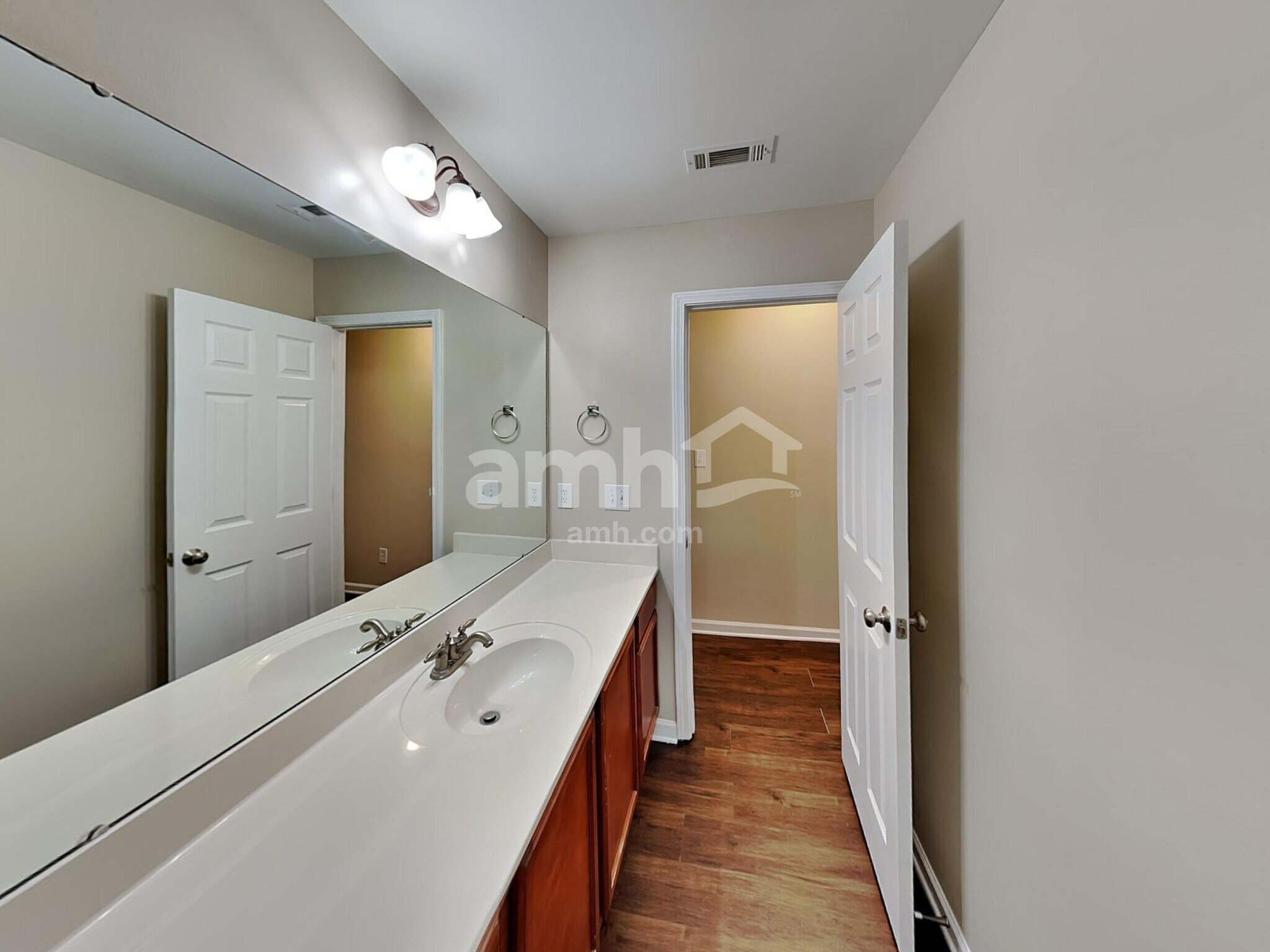 Building Photo - 122 Tilton Dr
